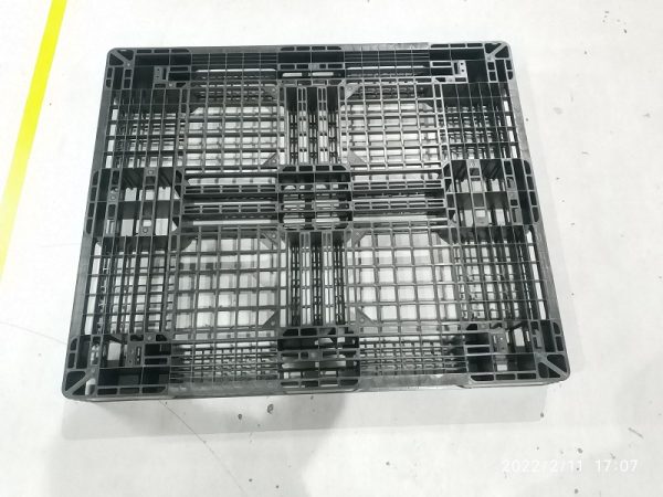 Pallet nhựa 1200x1000x120mm màu đen